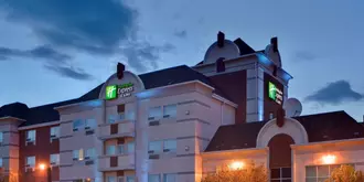 Holiday Inn Express Hotel & Suites Lethbridge