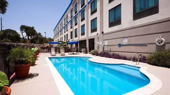 Holiday Inn Express Austin North Central | Teksas - Austin (ve civarı) - Austin