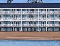 Fairview Beachfront Inn & Waterpark