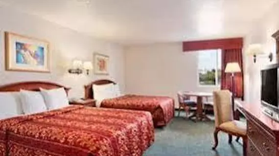 Days Inn & Suites Fullerton | Kaliforniya - Orange County - Fullerton