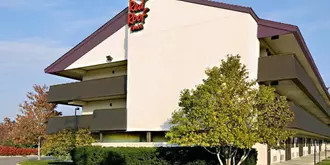 Red Roof Inn PLUS+ Chicago - Willowbrook