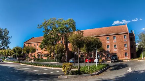 Road Lodge Rivonia | Gauteng - City of Tshwane - Johannesburg (ve civarı) - Sandton