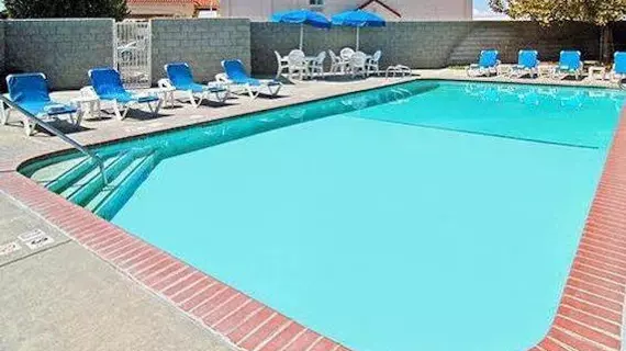 Comfort Inn & Suites Lancaster | Kaliforniya - Los Angeles County - Lancaster (ve civarı)