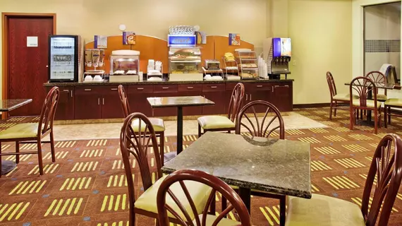 HOLIDAY INN EXPRESS & SUITES S | Missouri - St. Louis (ve civarı) - St. Charles