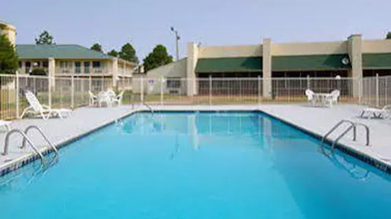 Days Inn and Suites Brinkley | Arkansas - Forrest City (ve civarı) - Brinkley