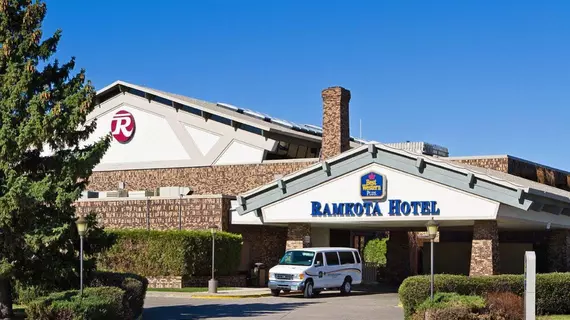 Best Western Plus Ramkota Hotel Bismarck | Kuzey Dakota - Bismarck (ve civarı) - Bismarck