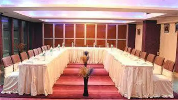 Corporate Suites Noida | Batı Delhi - Ulusal Eyalet Başkenti Delhi - Delhi (ve civarı) - Noida