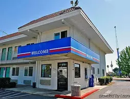 Motel 6 Sacramento North | Kaliforniya - Sacramento (ve civarı) - Sacramento