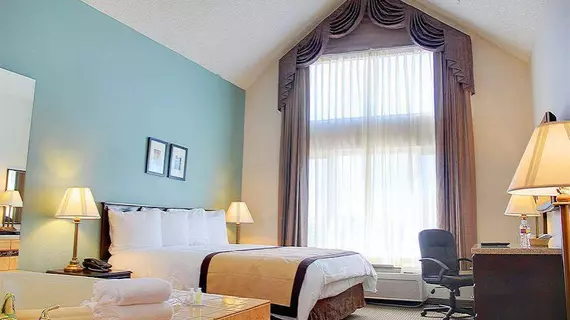 Quality Inn & Suites | Nevada - Pyramid Lake Kızılderili Bölgesi - Reno (ve civarı) - Reno