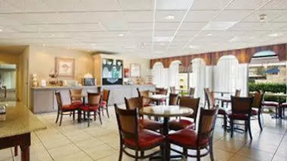 Ramada Inn and Suites Lebanon | Tennessee - Nashville-Davidson - Nashville (ve civarı) - Lebanon