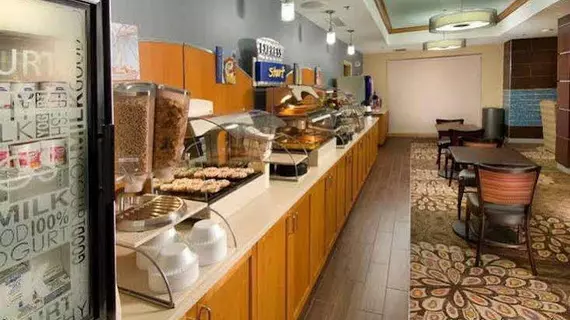 Holiday Inn Express Hotel & Suites Alexandria - Fort Belvoir | Virginia - İskenderiye - Belle Haven