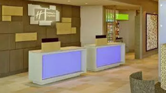 Holiday Inn Express & Suites Plymouth - Ann Arbor Area | Michigan - Detroit (ve civarı) - Plymouth