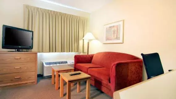 MainStay Suites Greenville Airport | Güney Karolayna - Greenville - Spartanburg (ve civarı) - Greenville