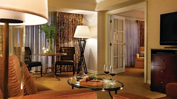 Four Seasons Hotel Vancouver | Britanya Kolombiyası - Vancouver (ve civarı) - Vancouver - Vancouver Waterfront - Vancouver Şehir Merkezi