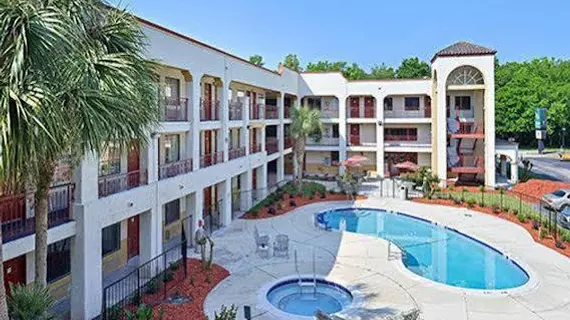 Quality Inn & Suites Baymeadows | Florida - Jacksonville (ve civarı) - Jacksonville