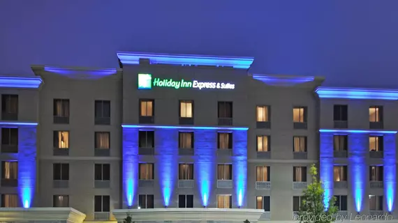 Holiday Inn Express & Suites Vaughan | Ontario - Vaughan