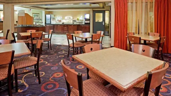 Holiday Inn Express Hotel & Suites Minneapolis-Golden Valley | Minnesota - Minneapolis - St. Paul (ve civarı) - Golden Valley