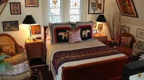 Red Elephant Inn Bed and Breakfast | New Hampshire - North Conway