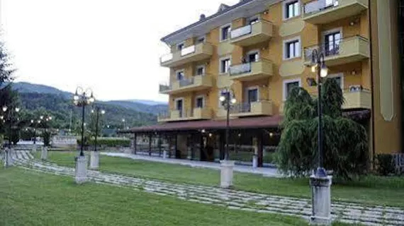 FILIPPONE HOTEL & RISTORANTE | Abruzzo - L'Aquila (il) - Gioia dei Marsi