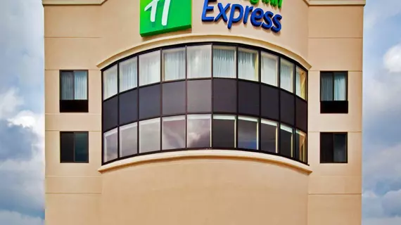 Holiday Inn Express Waterloo-Cedar Falls | Iowa - Waterloo (ve civarı) - Waterloo