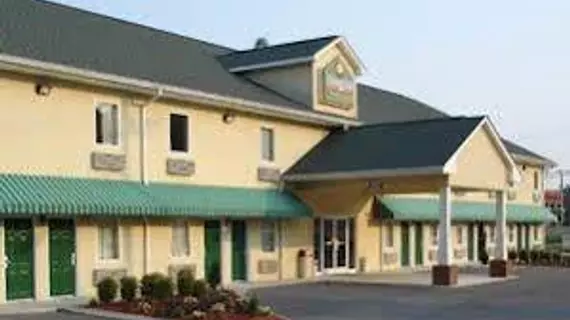 Douglas Inn & Suites | Tennessee - Chattanooga (ve civarı) - Cleveland