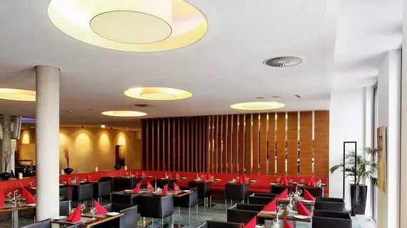 Hilton Garden Inn Stuttgart NeckarPark | Baden-Wuerttemberg - Rems-Murr-Kreis - Stuttgart (ve civarı) - Stuttgart - Wasen