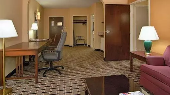 Clarion Inn & Suites Northwest | Indiana - Indianapolis (ve civarı) - Indianapolis