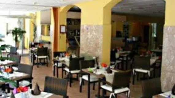 Inter-Hotel Le Regina | Occitanie - Pyrenees-Orientales (Doğu Pireneler) - Canet-en-Roussillon - Canet-Plage