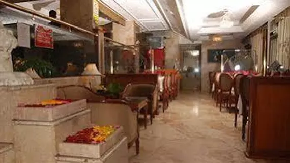 Royal Inn | Maharaştra - Raigad - Bombay (ve civarı) - Bombay - Malad - Batı Banliyöleri