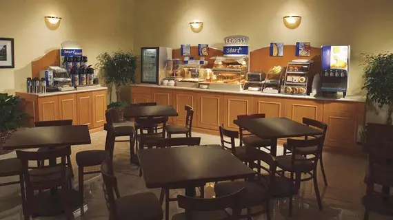 HOLIDAY INN EXPRESS & SUITES R | Saskatchewan - Regina