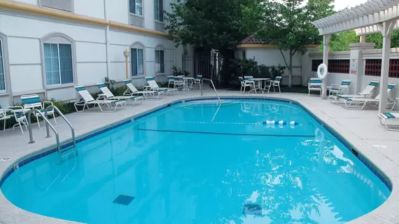 La Quinta Inn & Suites St. Louis Westport | Missouri - St. Louis (ve civarı) - Maryland Heights