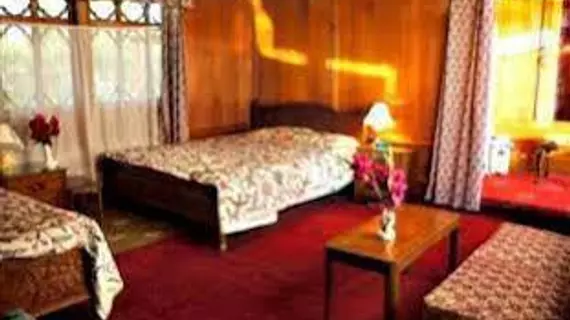 Houseboat Lily of Nageen | Cammu ve Keşmir - Srinagar (ve civarı) - Gulmarg - Nagīn Bāgh