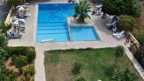 Stork Hotel | Girit Adası - Kandiye (bölge) - Malevizi