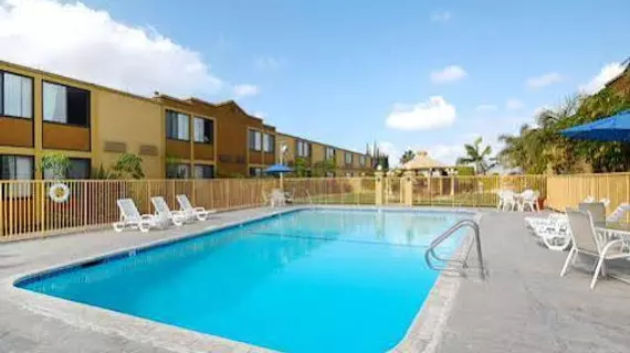 Motel 6 Carson | Kaliforniya - Los Angeles County - Carson