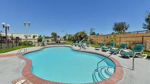 Quality Inn Temecula Valley Wine Country | Kaliforniya - Riverside County - Temecula (ve civarı) - Temecula