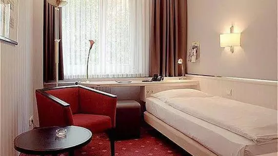 Berlin Plaza Hotel am Kurfürstendamm | Berlin (ve civarı) - Tempelhof-Schoeneberg - Diplomatic Quarter - Batı Berlin Merkezi