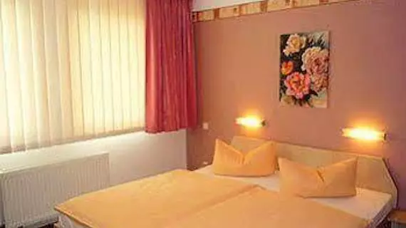 Rosen Hotel Sangerhausen | Saxony (Saksonya)-Anhalt - Sangerhausen