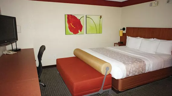 La Quinta Inn and Suites Austin Airport | Teksas - Austin (ve civarı) - Austin