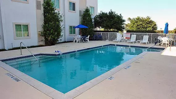 Motel 6 Dallas - Lewisville | Teksas - Dallas (ve civarı) - Lewisville