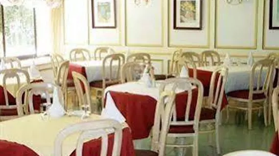 Hotel Oumlil | Rabat (ve civarı) - Rabat - Agdal