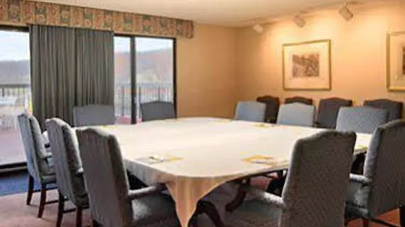 Days Inn and Suites Sutton Flatwoods | Batı Virginia - Sutton (ve civarı) - Sutton