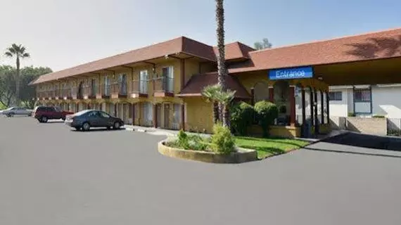 Rodeway Inn & Suites Canyon Lake | Kaliforniya - Riverside County - Temecula (ve civarı) - Canyon Lake