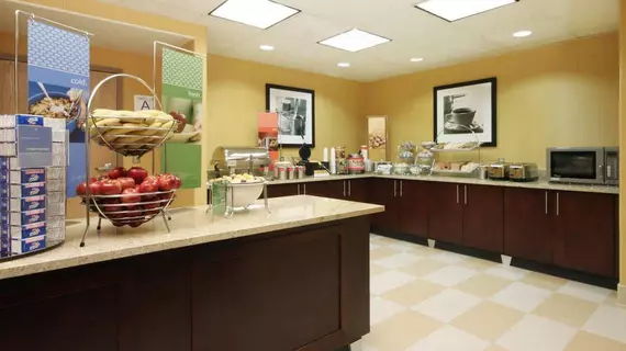 Hampton Inn & Suites Ontario | Kaliforniya - Los Angeles County - Ontario