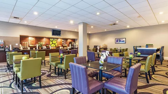 La Quinta Inn & Suites New Orleans Airport | Louisiana - New Orleans (ve civarı) - Kenner - Kenner - Louis Armstrong Uluslararası Havalimanı