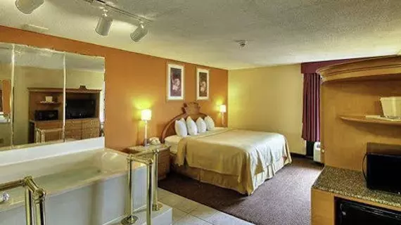 Quality Inn & Suites Shelbyville | Indiana - Indianapolis (ve civarı) - Shelbyville