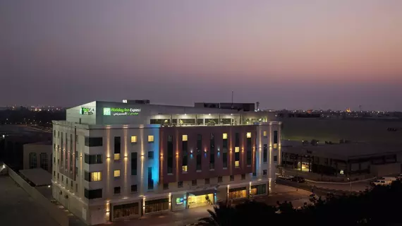 Holiday Inn Express Dubai Safa Park | Dubai - Dubai