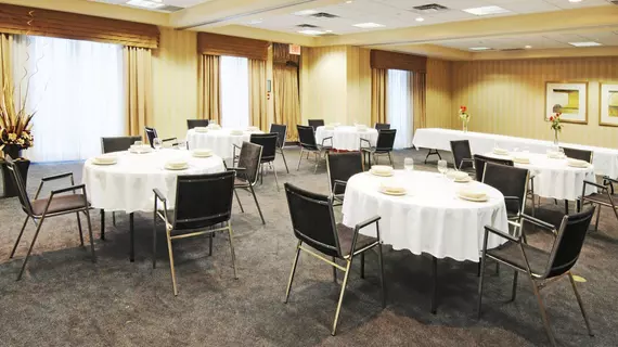 Holiday Inn Express Brampton | Ontario - Toronto (ve civarı) - Brampton - Airport Road Ticaret Bölgesi