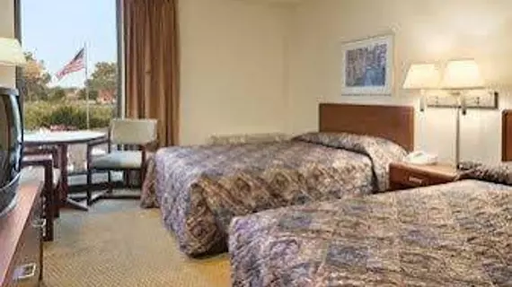 Quality Inn and Suites Arden Hills Saint Paul North | Minnesota - Minneapolis - St. Paul (ve civarı) - Arden Hills