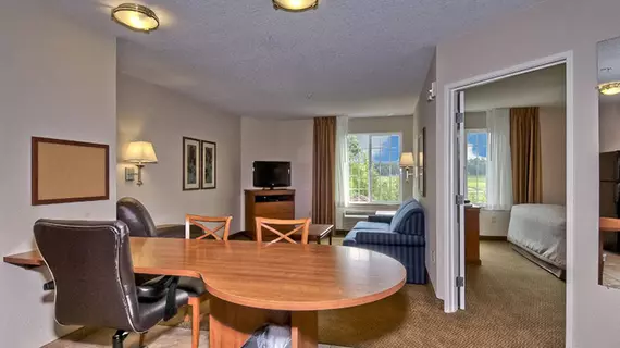 CANDLEWOOD SUITES BURLINGTON | Washington - Vernon Dağı (ve civarı) - Burlington