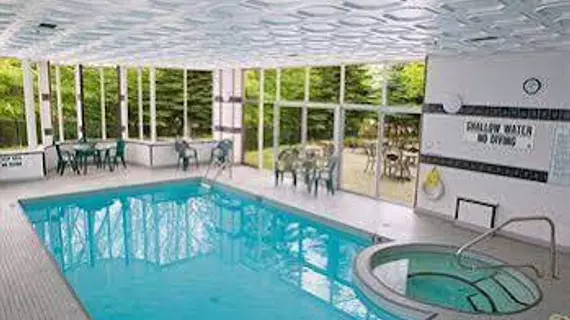 Quality Hotel and Suites Oakville | Ontario - Toronto (ve civarı) - Oakville